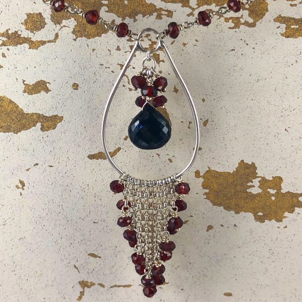 Boholux necklace black spinel and garnet 3