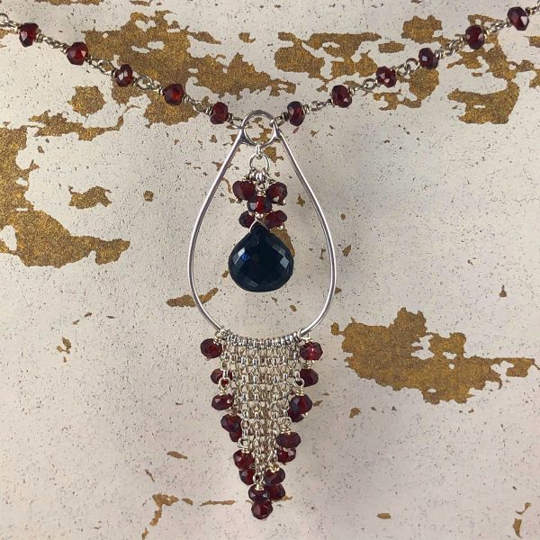 Boholux necklace black spinel and garnet 4