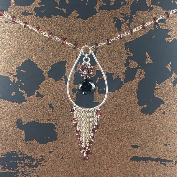 Boholux necklace black spinel and garnet 2