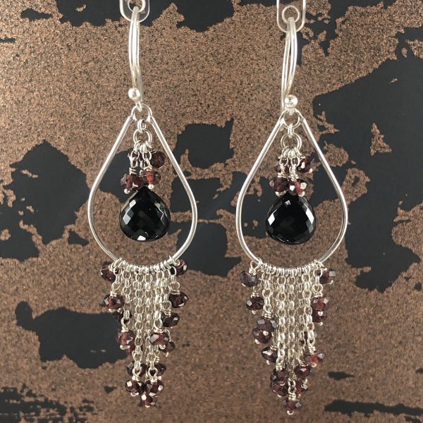 Boholux earrings garnet and black spinel